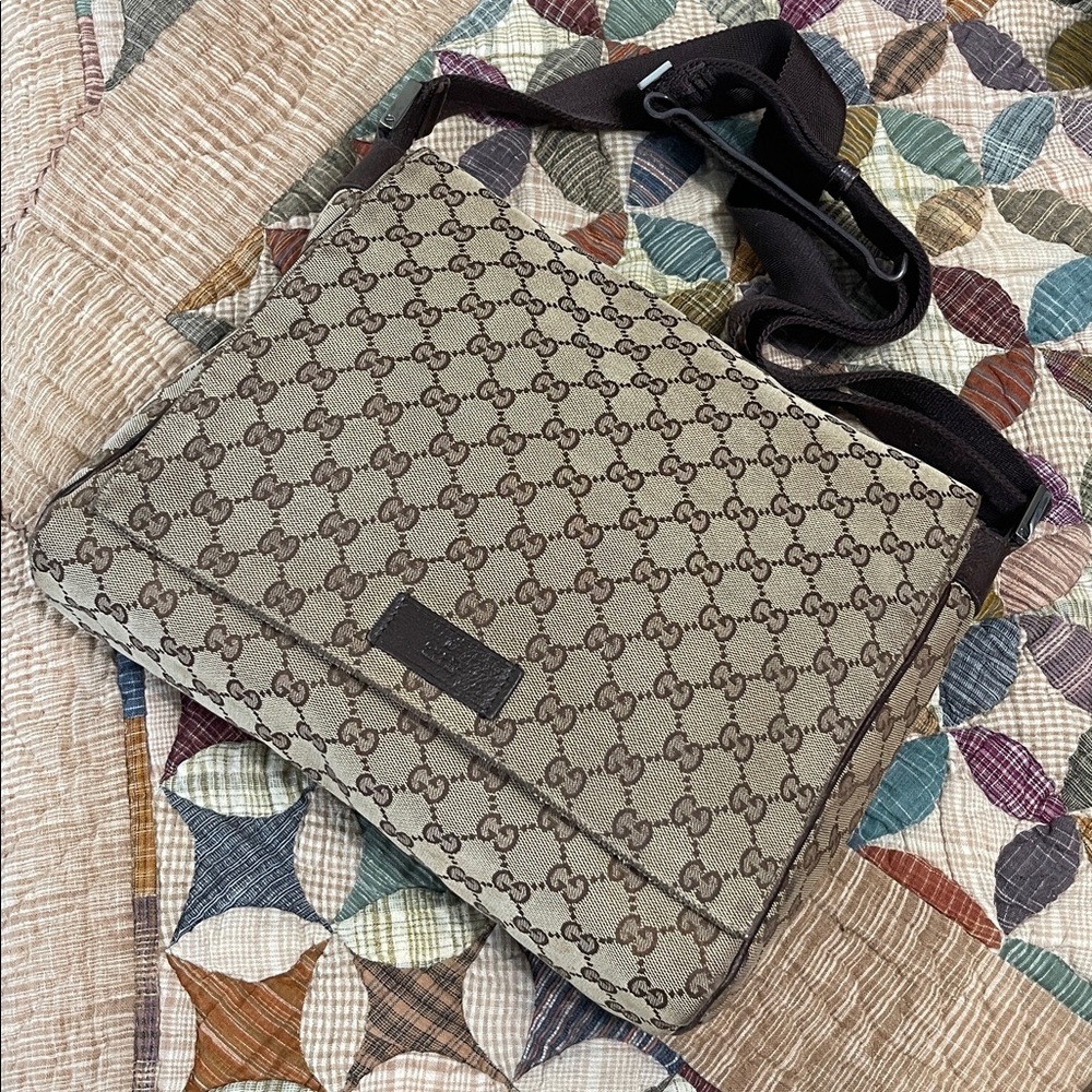 Gucci Beige/Brown GG Supreme Crossbody Bag